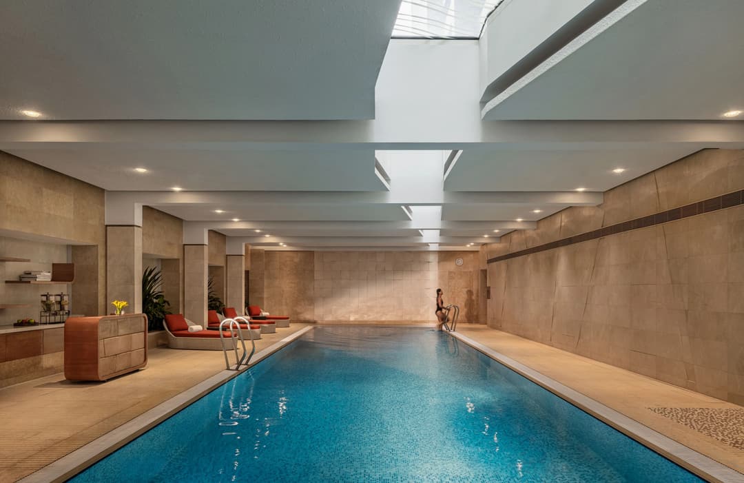 Guest Relaxing Poolside at Mandarin Oriental The Landmark, Hong Kong, The Landmark Mandarin Oriental, Hong Kong