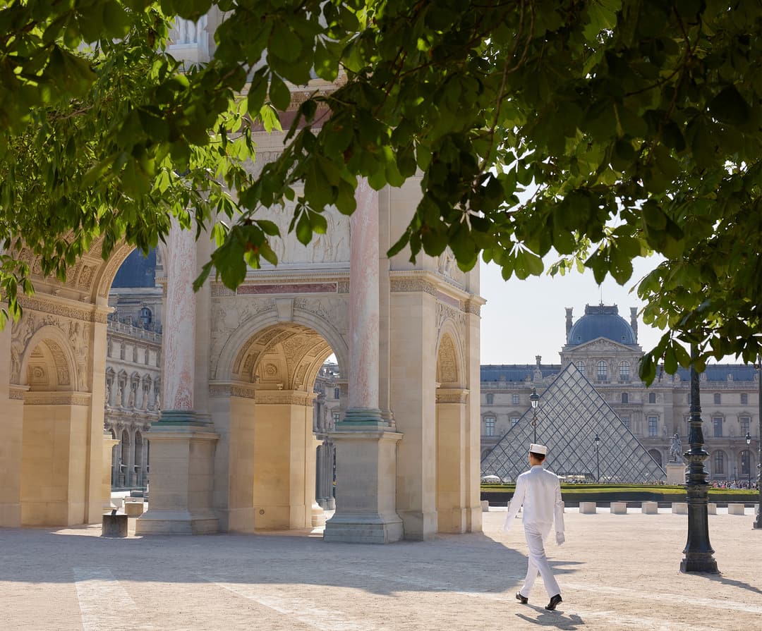 Arrival entrance at The Peninsula Paris