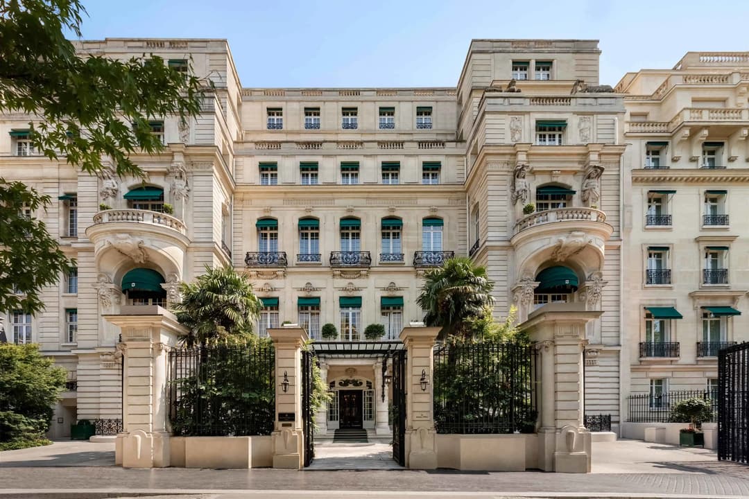 Arrival entrance at Shangri-La Paris