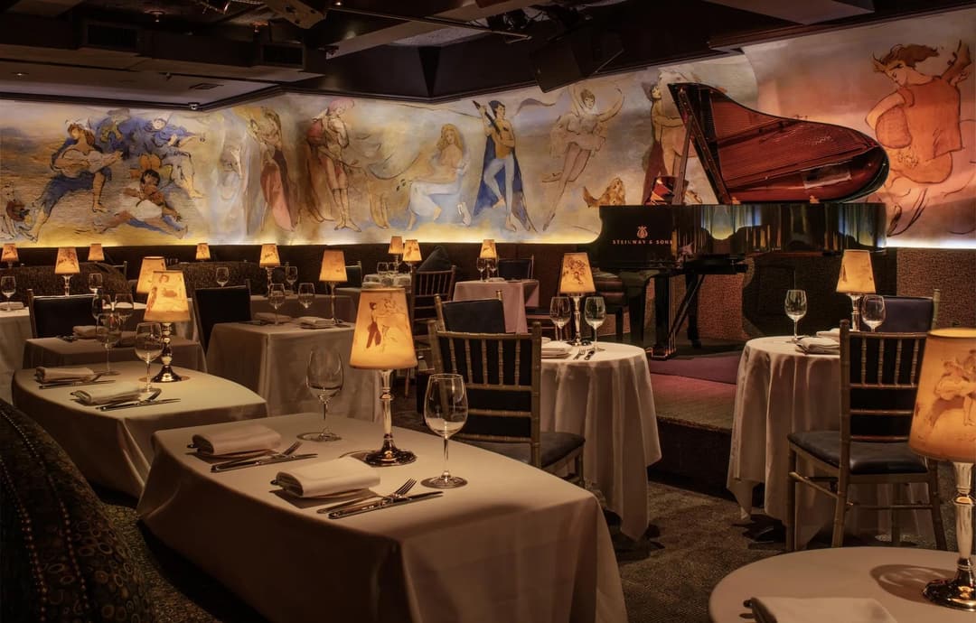 Café Carlyle dining room