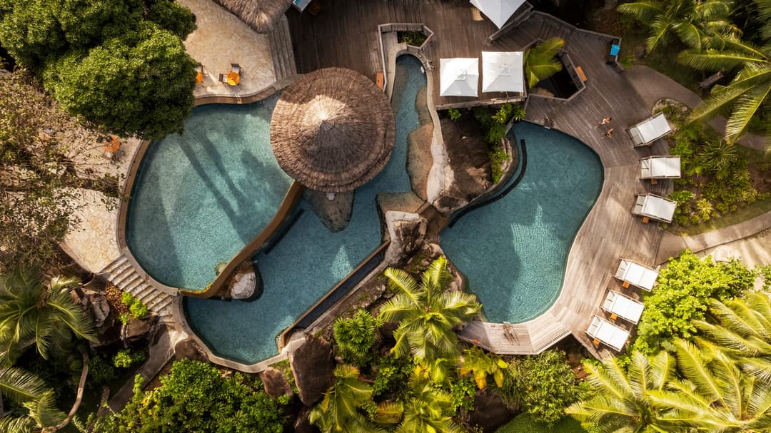 Constance Lemuria, pool