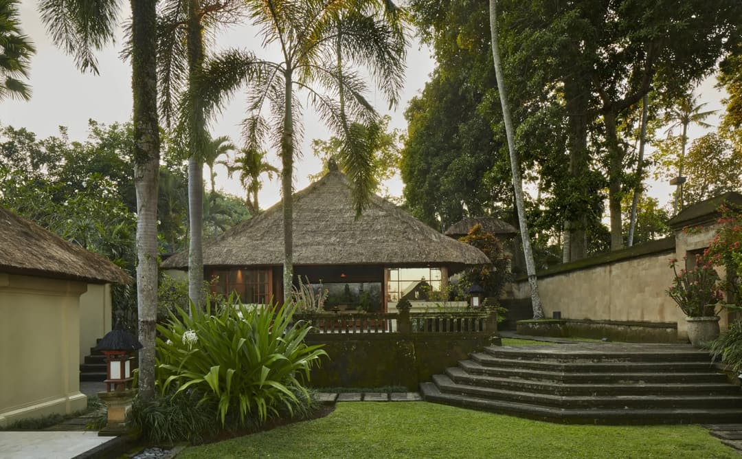 One-bedroom villa garden at Amandari with palm trees and stone steps in Indonesia, Ubud (Kedewatan)