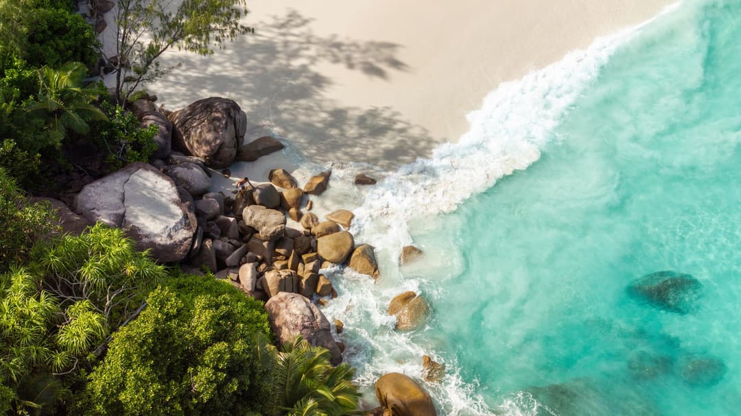 Constance Lemuria, beach