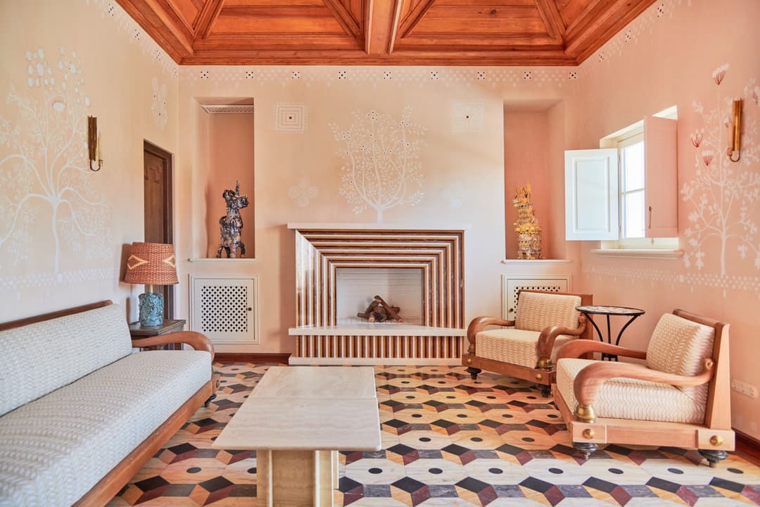 Painted square wall art at a Relais & Châteaux resort in Melides, Alentejo, showcasing geometric design, Vermelho Melides