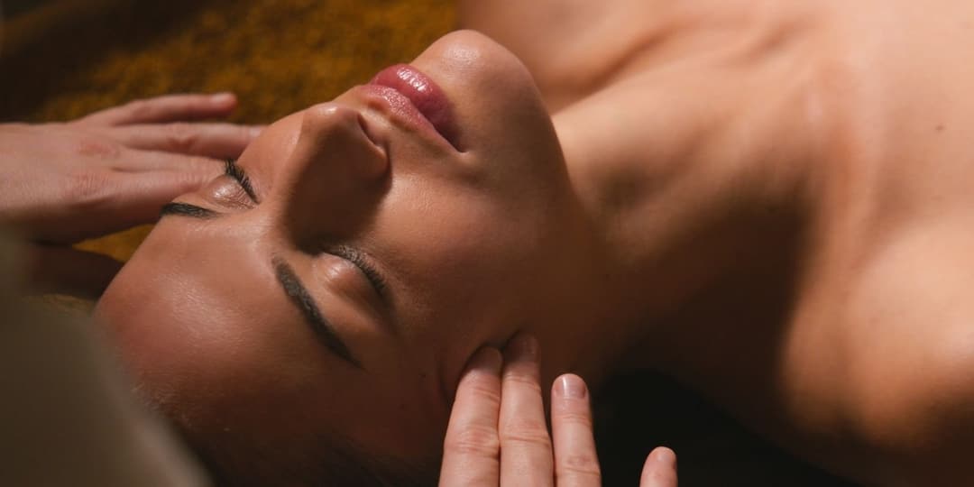 Facial massage treatment at Hôtel Métropole Monte-Carlo