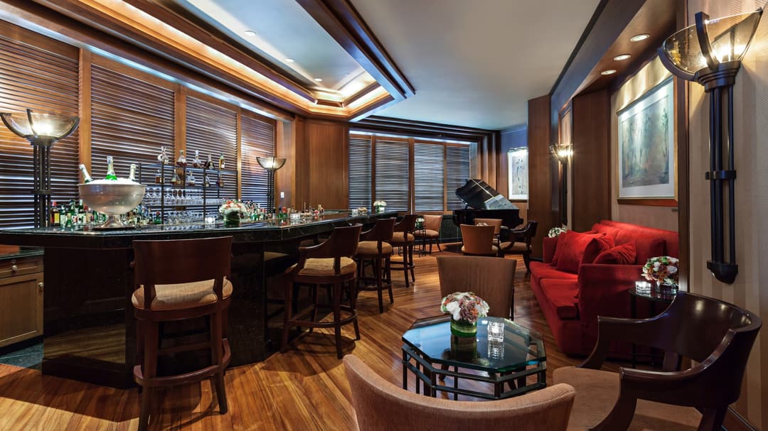 Bar at The Peninsula Bangkok