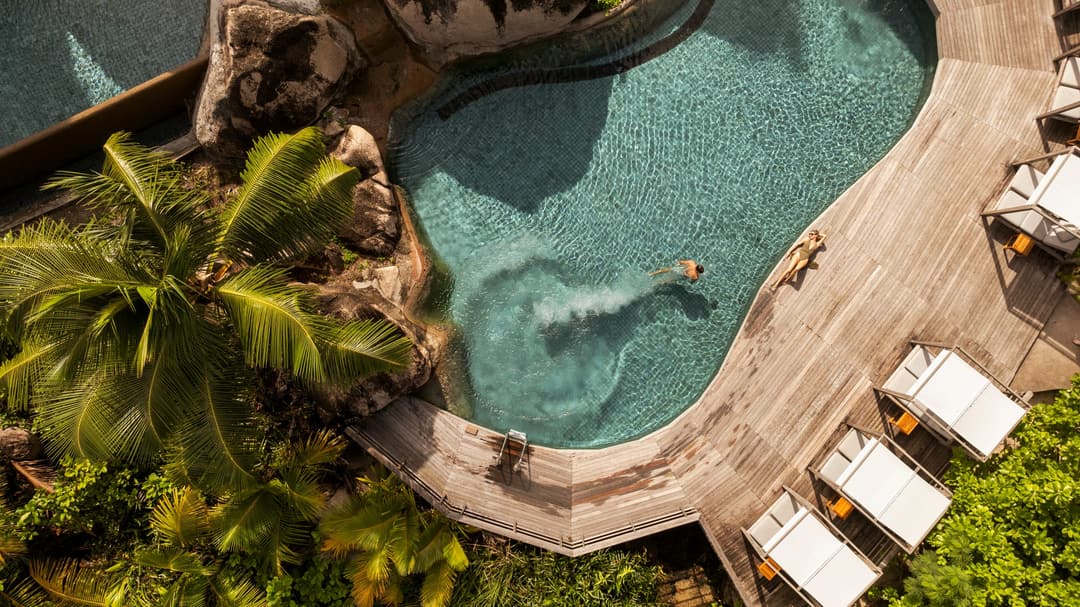 Constance Lemuria, pool