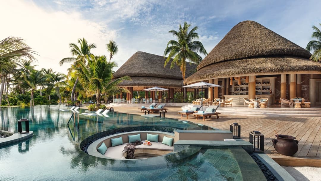 Swimming pool at JOALI Maldives, Raa Atoll