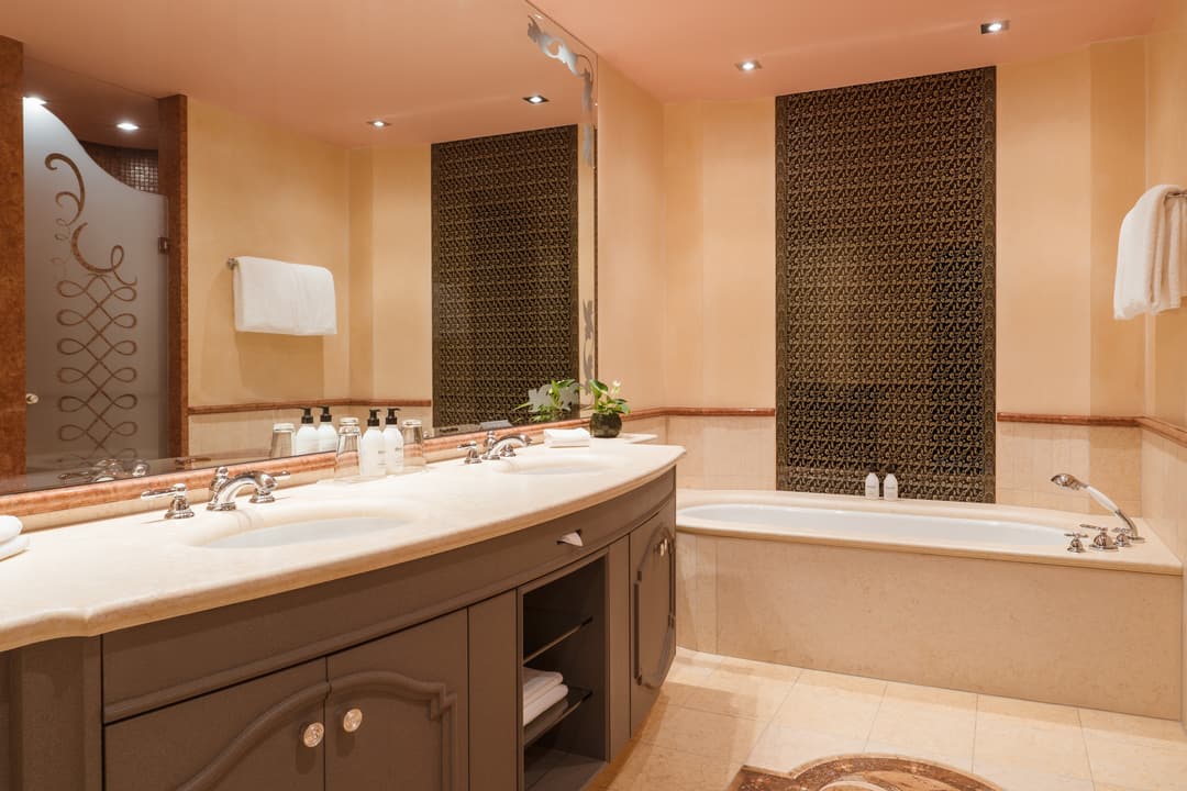 Deluxe Suite Bathroom 10, Carlton Hotel St. Moritz