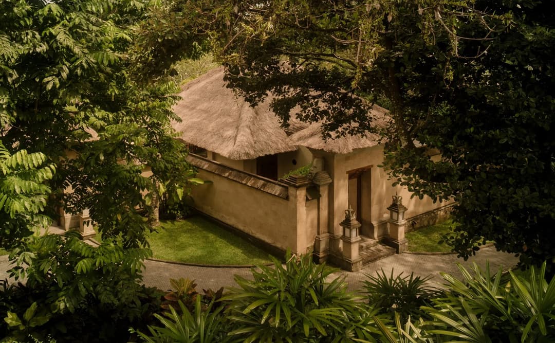 Stone villa nestled amongst lush tropical gardens at Amandari, Indonesia, Ubud (Kedewatan)