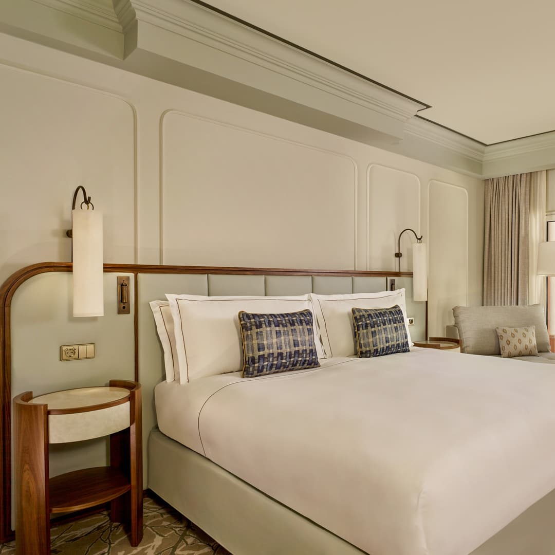 cama, cadeira, varanda com vista, Penha Longa Resort, Sintra