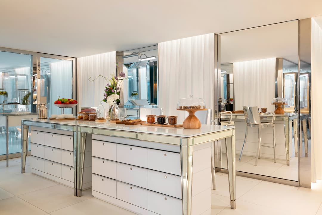 Bar at Le Royal Monceau Raffles Paris