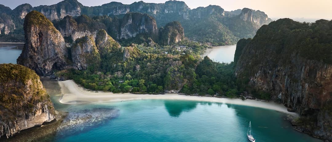 Railay Beach and limestone cliffs beside Rayavadee, Krabi
