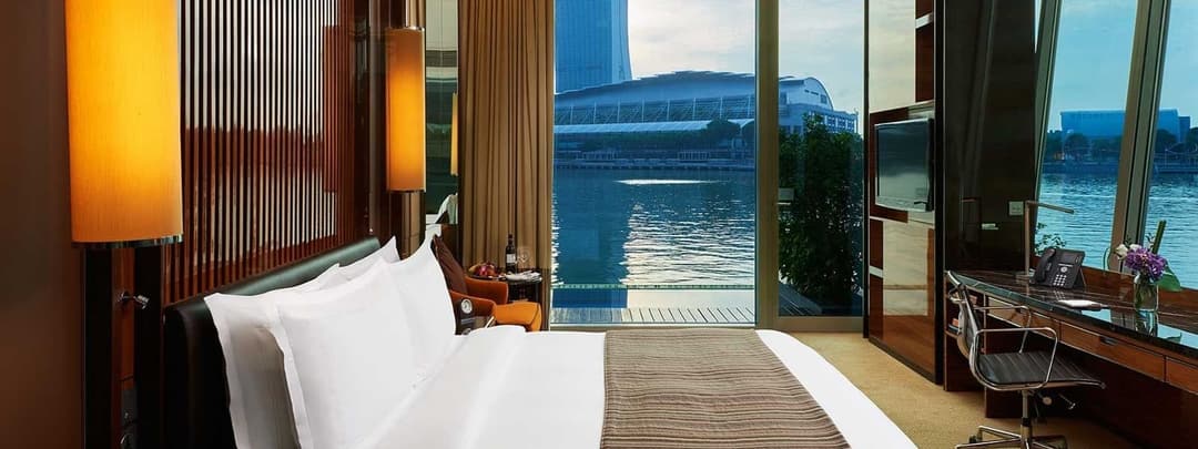 Premier Bay View Room with Jacuzzi, The Fullerton Bay Hotel Singapore